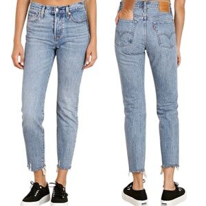 Levi’s Wedgie Icon Fit Ankle Tapered Leg Chewed Hem Size 24